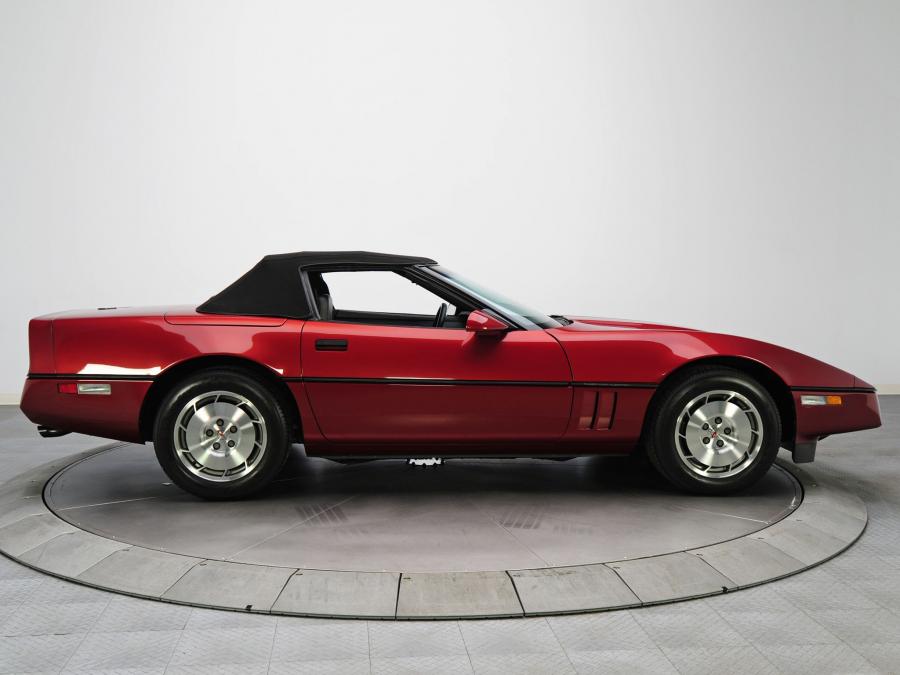  Chevrolet Corvette Convertible 1986 года  (фото 17 из 23)